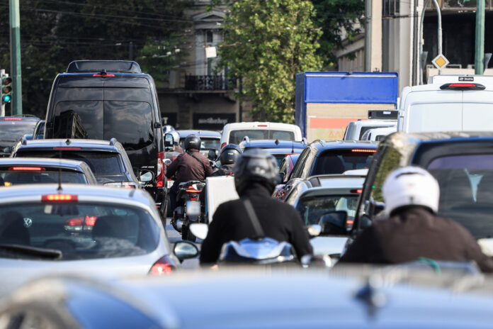 ΚΙΝΗΣΗ ΣΤΟ ΚΕΝΤΡΟ ΤΗΣ ΑΘΗΝΑΣ (ΓΙΩΡΓΟΣ ΚΟΝΤΑΡΙΝΗΣ/EUROKINISSI)