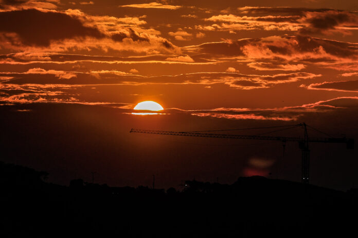 ΒΟΥΛΙΑΓΜΕΝΗ ΔΥΣΗ ΗΛΙΟΥ (ΚΟΝΤΑΡΙΝΗΣ ΓΙΩΡΓΟΣ EUROKNISSI)