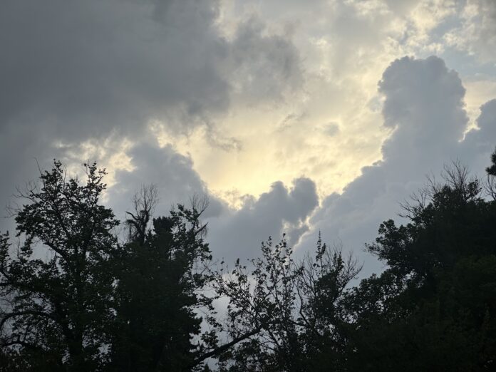 ΣΥΝΝΕΦΑ ΜΕ ΗΛΙΟ ΜΑΖΙ