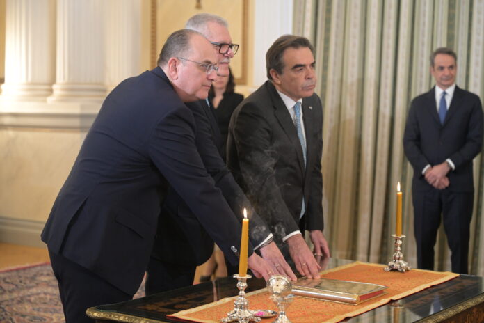 ΟΡΚΩΜΟΣΙΑ ΤΩΝ ΝΕΩΝ ΜΕΛΩΝ ΤΗΣ ΚΥΒΕΡΝΗΣΗΣ