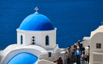 Καλοκαιρία με Τοπικές Νεφώσεις και Ενισχυμένους Ανέμους στο Αιγαίο την Τρίτη