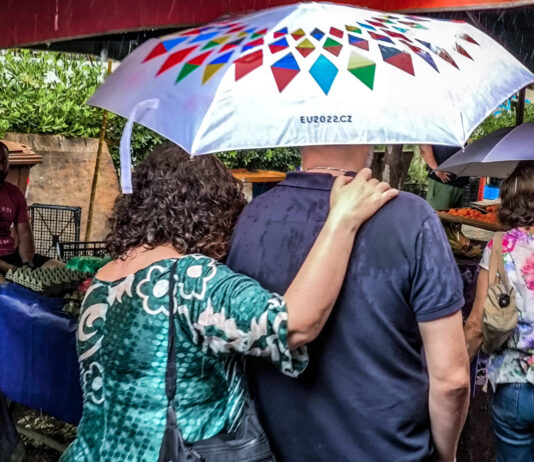 Φθινοπωρινό σκηνικό την Τετάρτη με βροχές και ενισχυμένους ανέμους