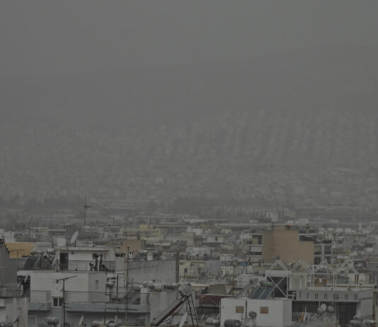 Αυξημένες νεφώσεις, τοπικές βροχές και αφρικανική σκόνη την Πέμπτη