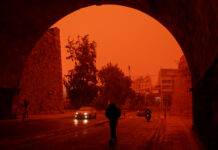 «Αφρικανική σκόνη “έπνιξε” το Ηράκλειο – Ουρανός πορτοκαλί και αποπνικτική ατμόσφαιρα»