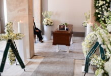 Συγκίνηση στο τελευταίο αντίο στον Βασίλη Γκούμα – Πλήθος κόσμου στην κηδεία του θρύλου