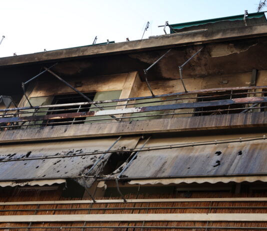 Τραγωδία στον Κολωνό: Δύο νεκροί από φωτιά σε διαμέρισμα