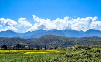 Κυριακή με ήλιο και μικρή άνοδο θερμοκρασίας – Τοπικές βροχές στα νότια