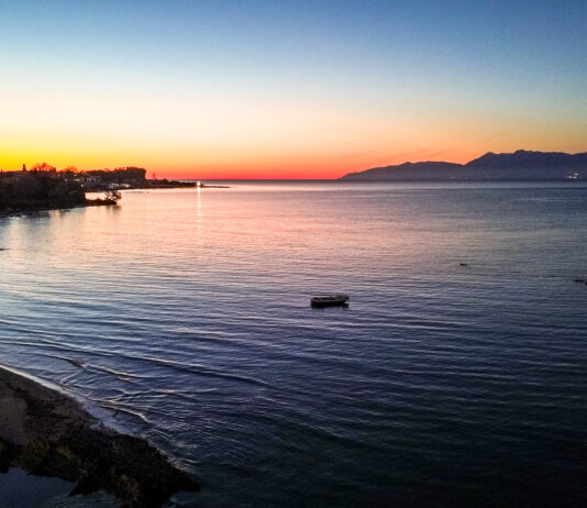 Ρόδα Κέρκυρας: Το ηλιοβασίλεμα που δεν θέλεις να τελειώσει.