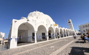 Σαντορίνη: Η Αγία Ειρήνη και επίσημα Πολιούχος