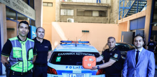 Απινιδωτής σε όχημα της Τροχαίας Αθηνών – Σημαντική δωρεά για την ασφάλεια πολιτών