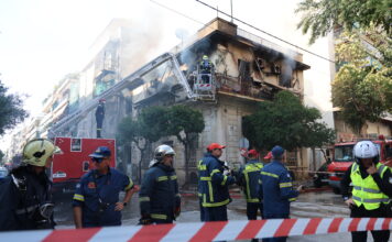 Καλλιθέα: Φωτιά σε μονοκατοικία – Επιχείρηση κατάσβεσης σε εξέλιξη