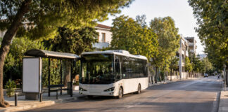Μαρούσι: Ποιες γραμμές δημοτικής συγκοινωνίας σταματούν από τη Δευτέρα Δημοτικό λεωφορείο σε ήσυχο δρόμο του Αμαρουσίου τον Αύγουστο
