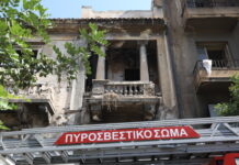 Πυρκαγιά σε ακατοίκητο κτίριο – Απεγκλωβίστηκε ένα άτομο