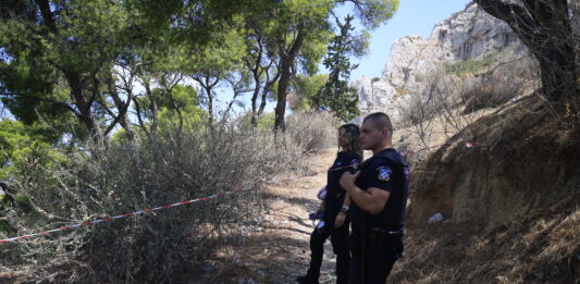 Σορός γυναίκας σε προχωρημένη σήψη εντοπίστηκε το μεσημέρι του Σαββάτου σε σπηλιά στον Λυκαβηττό.