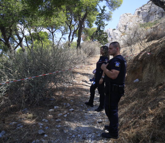 Σορός γυναίκας σε προχωρημένη σήψη εντοπίστηκε το μεσημέρι του Σαββάτου σε σπηλιά στον Λυκαβηττό.