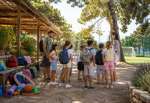 Αγία Παρασκευή: Στις 17 Αυγούστου η τελευταία κατασκηνωτική περίοδος Παιδιά με σακίδια υποδέχονται οργανωμένο πρόγραμμα δραστηριοτήτων σε θερινή κατασκήνωση