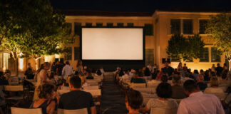 Αγία Παρασκευή: Δωρεάν «Ρόουζ εναντίον Ρόουζ» στις 14 και 15 Αυγούστου Θερινός κινηματογράφος σε σχολική αυλή με κοινό πριν από τη βραδινή προβολή