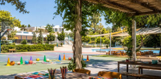 Αγία Παρασκευή: Η τελευταία περίοδος του Summer Camp 2026 Αθλητικός χώρος με εξοπλισμό παιχνιδιού και τραπέζια δημιουργικών δραστηριοτήτων