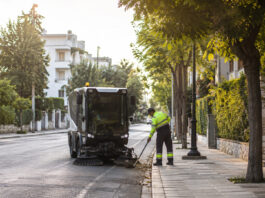 Χαλάνδρι: Πού θα γίνει οδοκαθάριση την Τρίτη 25 Αυγούστου Δημοτικό σάρωθρο και εργαζόμενος καθαριότητας σε δενδροφυτεμένο δρόμο