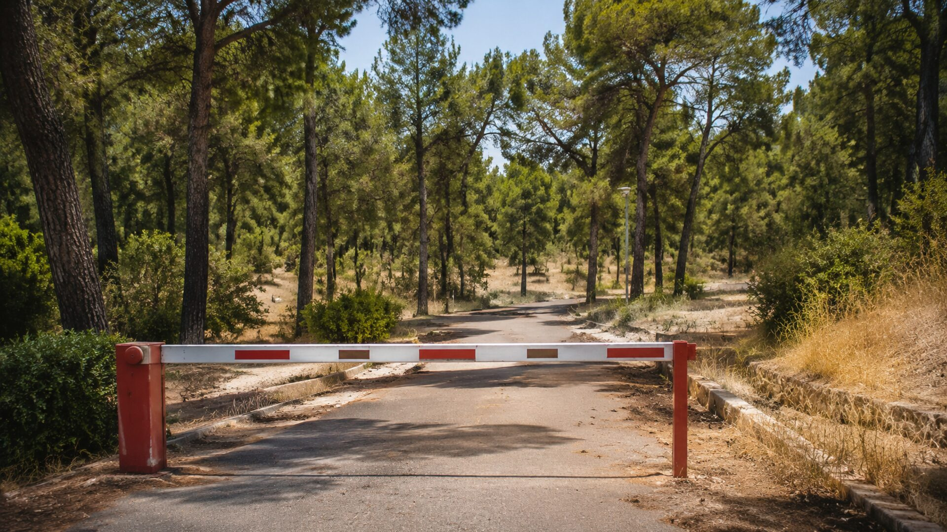 Κλειστή είσοδος σε πευκόφυτο αστικό πάρκο λόγω ακραίου κινδύνου πυρκαγιάς