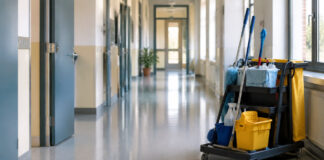 Χαλάνδρι: Αναρτήθηκε ο τελικός πίνακας για την καθαριότητα σχολείων Καθαρός σχολικός διάδρομος με οργανωμένο εξοπλισμό καθαριότητας