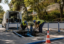 ΕΥΔΑΠ: Έκτακτες διακοπές νερού σε Κηφισιά, Χαλάνδρι και Ψυχικό Συνεργείο ύδρευσης σε εργασίες δικτύου σε δεντροφυτεμένη αστική οδό