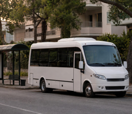 Γαλάτσι: Εκτός λειτουργίας η Δημοτική Συγκοινωνία έως 31 Αυγούστου Δημοτικό λεωφορείο σταθμευμένο σε αστική στάση
