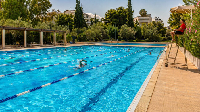 galatsi-kolymvitirio-avgoustos-20260816-0230-1920x1080-1 Κολυμβητές χρησιμοποιούν τις διαδρομές δημοτικού κολυμβητηρίου ένα καλοκαιρινό απόγευμα
