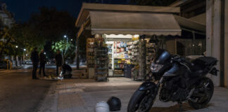 Ηράκλειο: Εξιχνιάστηκε ληστεία σε περίπτερο Μοτοσικλέτα και δύο κράνη έξω από αστικό περίπτερο κατά τη διάρκεια βραδινής έρευνας