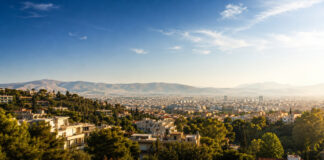 Καιρός στην Αττική: Έως 38°C στην Αθήνα – Βοριάς στα βόρεια προάστια Ηλιόλουστη πανοραμική θέα της Αττικής από τα καταπράσινα βόρεια προάστια