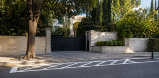 Κηφισιά: Οριζόντια σήμανση στην οδό Μυτιλήνης για ελεύθερη είσοδο Οριζόντια σήμανση που διατηρεί ελεύθερη είσοδο κατοικίας σε δρόμο της Κηφισιάς