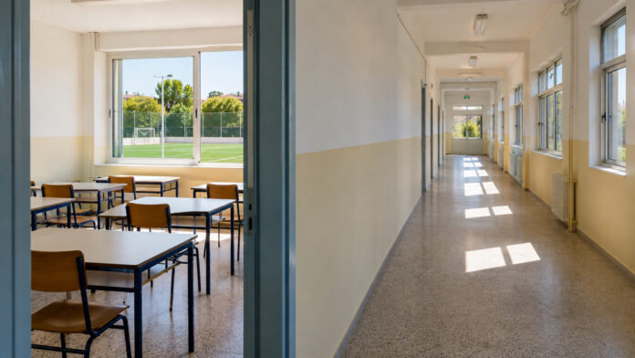 kifisia-scholikes-ergasies-20260831-2300-1920x1080-1 Αναβαθμισμένος σχολικός διάδρομος και αίθουσα με γήπεδο στο βάθος