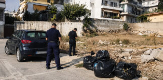 Κορυδαλλός: Σύλληψη 41χρονου για παράνομη απόρριψη στερεών αποβλήτων Αστυνομικοί πραγματοποιούν περιβαλλοντικό έλεγχο δίπλα σε σακούλες αποβλήτων σε αστική περιοχή