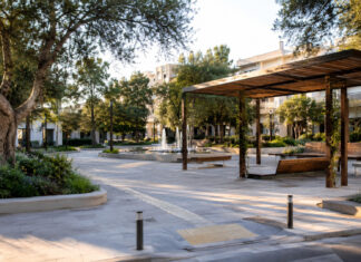 Λυκόβρυση–Πεύκη: Τι προβλέπει η πρόταση για πράσινη και προσβάσιμη ανάπλαση Πράσινη αστική πλατεία με διαδρομές πεζών, πέργκολα και καθιστικά