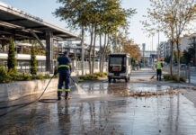 Μαρούσι: Καθαρισμοί στο Δαχτυλίδι και στα Ανάβρυτα Συνεργείο καθαριότητας πλένει κοινόχρηστο χώρο κοντά σε σταθμό προαστιακού