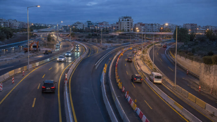 Στένωση λωρίδων και προσωρινή σήμανση σε μεγάλο αστικό αυτοκινητόδρομο