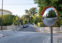 Νέα Ερυθραία: Εγκρίθηκε παραβολικός καθρέπτης στη Βάρναλη και Κρήνης Παραβολικός καθρέπτης οδικής ασφάλειας σε κατοικημένη διασταύρωση