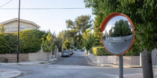 Νέα Ερυθραία: Εγκρίθηκε παραβολικός καθρέπτης στη Βάρναλη και Κρήνης Παραβολικός καθρέπτης οδικής ασφάλειας σε κατοικημένη διασταύρωση