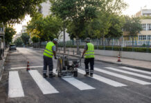 Νέα Ιωνία: Φρεσκάρισμα στις διαβάσεις με προτεραιότητα στα σχολεία Συνεργείο ανανεώνει τη λευκή σήμανση σε διάβαση πεζών κοντά σε σχολείο
