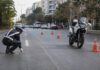 Νέα Ιωνία: Έκκληση για πληροφορίες μετά το θανατηφόρο τροχαίο στη Βεΐκου Τροχονόμος εξετάζει σημάδια στο οδόστρωμα δίπλα σε υπηρεσιακή μοτοσικλέτα και κώνους