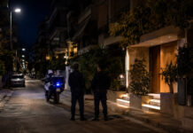 Νίκαια: Σύλληψη 43χρονου σε διάρρηξη κατοικίας Αστυνομικοί της Ομάδας ΔΙ.ΑΣ. σε νυχτερινό δρόμο κατοικιών