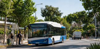 Παπάγου–Χολαργός: Αλλάζει η διαδρομή της γραμμής 418 από 13:00 έως 17:00 Αστικό λεωφορείο κινείται σε δενδροφυτεμένο δρόμο των βορείων προαστίων