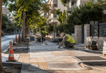 Παπάγου–Χολαργός: Τέσσερις δρόμοι στο σχέδιο ανακατασκευής πεζοδρομίων Εργασίες ανακατασκευής πεζοδρομίου με νέες πλάκες και διαδρομή προσβασιμότητας