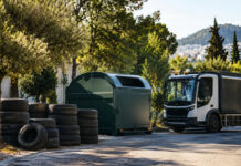 Πεντέλη: Συνεργασία για την ανακύκλωση παλιών ελαστικών Μεταχειρισμένα ελαστικά δίπλα σε εξοπλισμό οργανωμένης συλλογής για ανακύκλωση