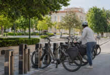 Πεντέλη: Σε λειτουργία 38 κοινόχρηστα ηλεκτρικά ποδήλατα σε έξι σταθμούς Κοινόχρηστα ηλεκτρικά ποδήλατα σε σταθμό φόρτισης δημόσιου χώρου