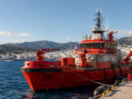 Πυροσβεστικό Σώμα: Προκήρυξη για 26 Πλοηγούς Πυροσβεστικό πλωτό μέσο σε λιμενικό σταθμό με εξοπλισμό πλοήγησης