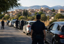 Τύρναβος: Δέκα συλλήψεις σε οργανωμένη αστυνομική επιχείρηση Αστυνομικός έλεγχος οχημάτων σε δρόμο μικρής ελληνικής πόλης