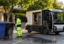 Βριλήσσια: Νέο ηλεκτρικό απορριμματοφόρο με σύστημα πλύσης κάδων Μικρό ηλεκτρικό απορριμματοφόρο με σύστημα πλύσης κάδων σε καταπράσινο αστικό δρόμο