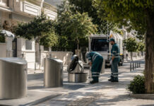 Βριλήσσια: 40 νέοι υπογειοποιημένοι κάδοι σε 15 σημεία Σύγχρονοι υπογειοποιημένοι κάδοι απορριμμάτων σε καθαρό αστικό δρόμο