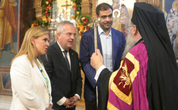 Με λαμπρότητα ο Εσπερινός και η λιτάνευση του Τιμίου Σταυρού στον Χολαργό